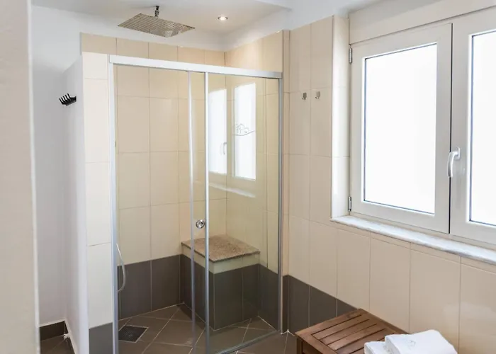 Rafaella Вілла *